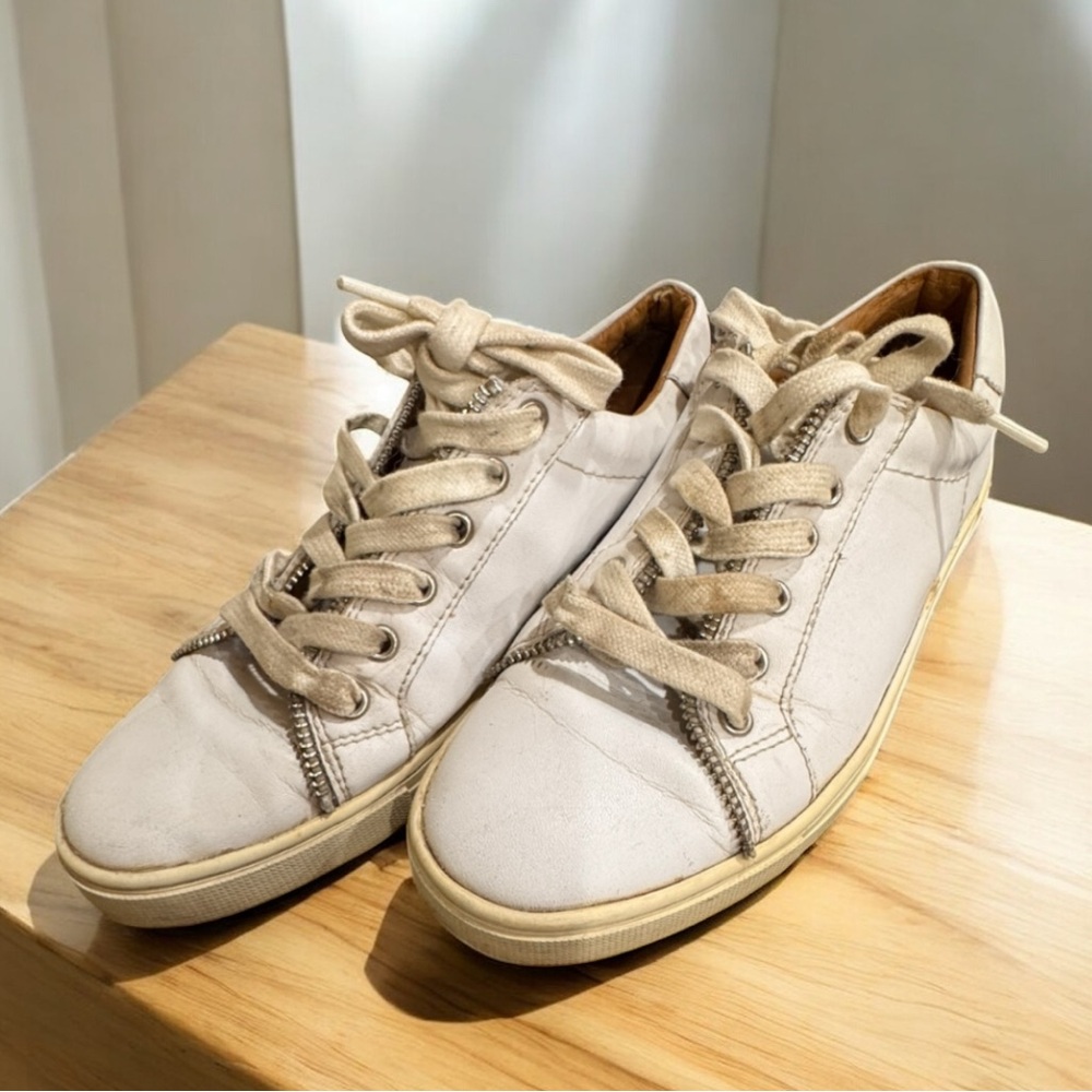 FRYE AND CO. White leather Sneakers with Zipper Accent size 7.5